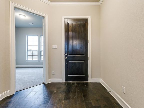 4th image of 2615 Chadwick Ln