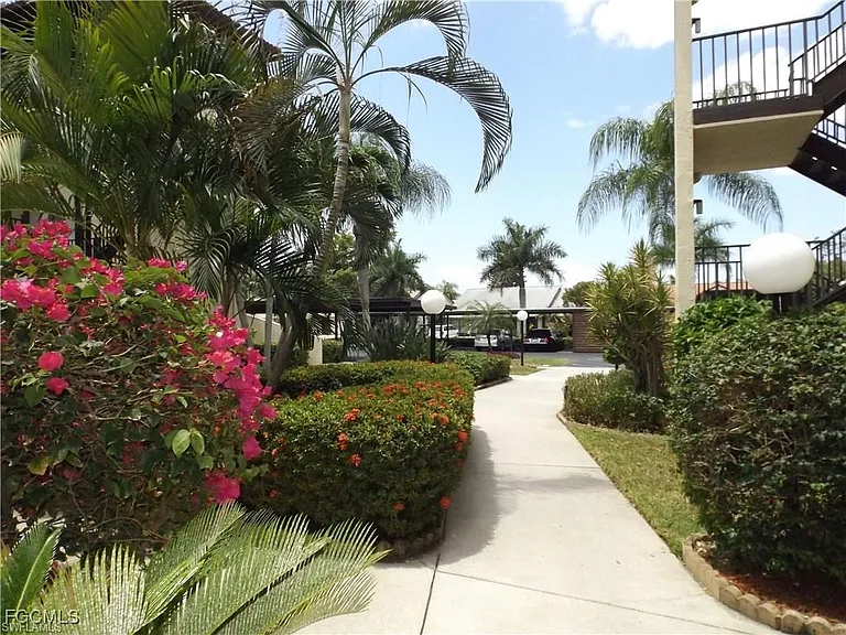 11110 Caravel Cir #101 — Photo 3