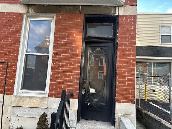 4th image of 631 W Franklin St #1