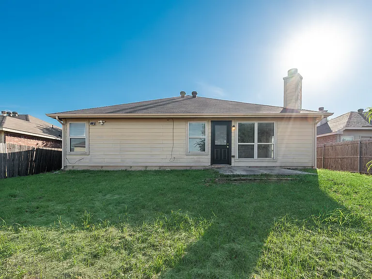 7437 Diamond Springs Trl — Photo 17