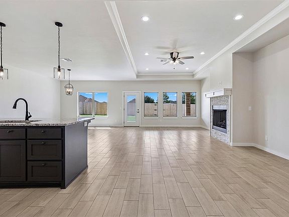 4th image of 2110 Valley View Rd