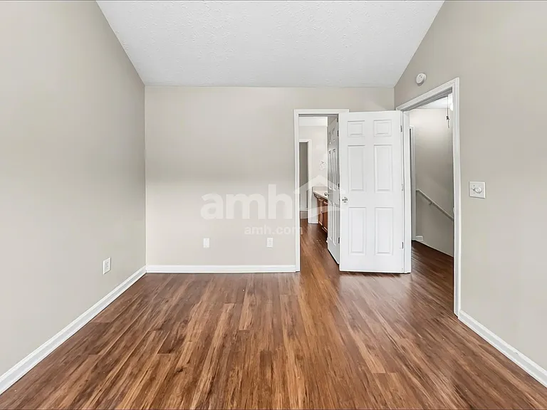 1509 Locomotive Dr NE — Photo 9