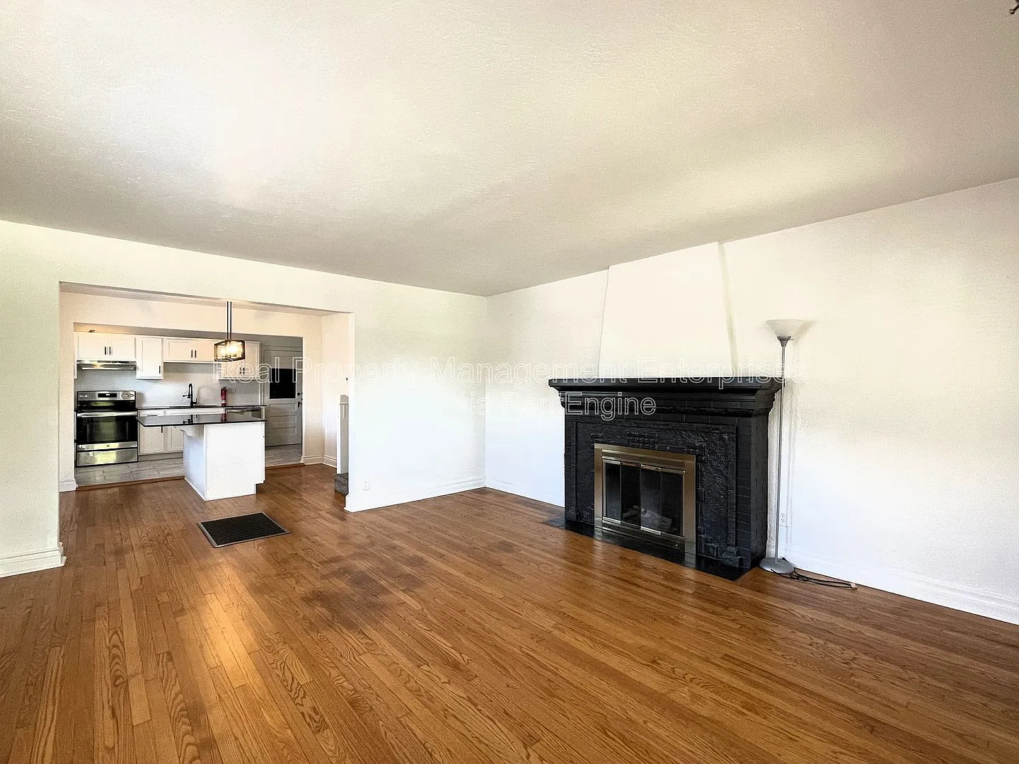 2 bed, 2.0 bath, 1216 sqft, $1,299 — Photo 3