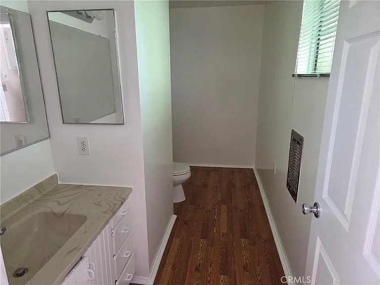 15219 Wyandotte St — Photo 29