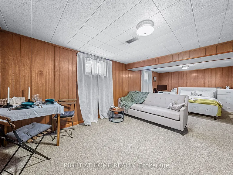 98 Yorkview Dr — Photo 18