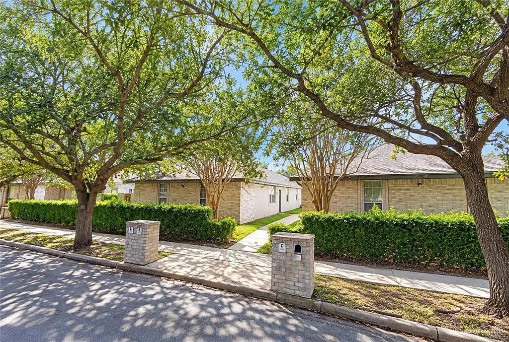 2 bed, 2.0 bath, 1120 sqft, $900 — Photo 1