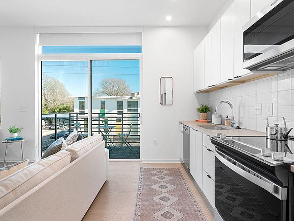 3rd image of 521 N Mangum St #33