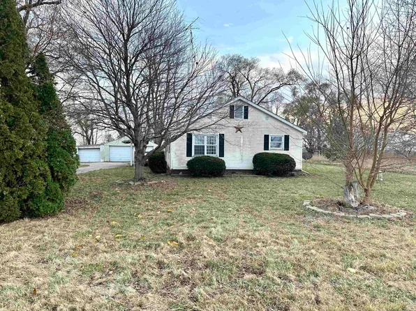 1270 E Chalmers Rd, Chalmers, IN 47929