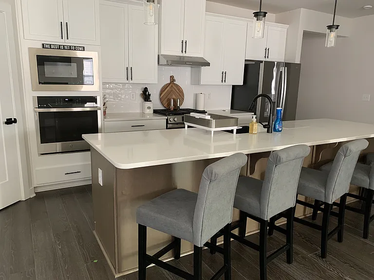 2325 Hazel Way — Photo 3