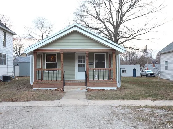 207 N 4th St, Vandalia, IL 62471