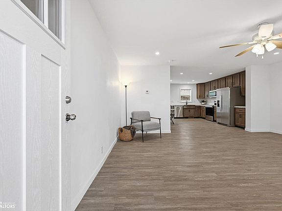 4th image of 113 W 6th St