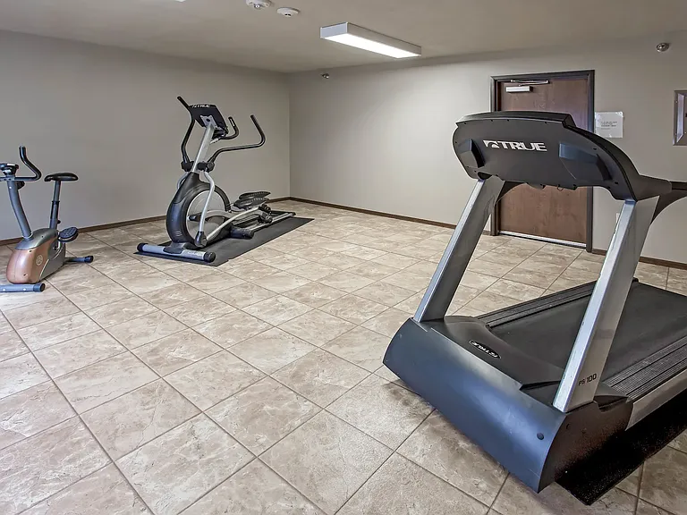Auburn Manor Apartments — Photo 11