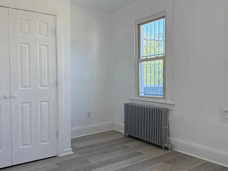384 Glenwood Ave — Photo 6