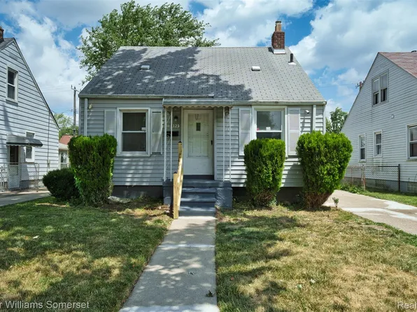19693 Elkhart St, Harper Woods, MI 48225