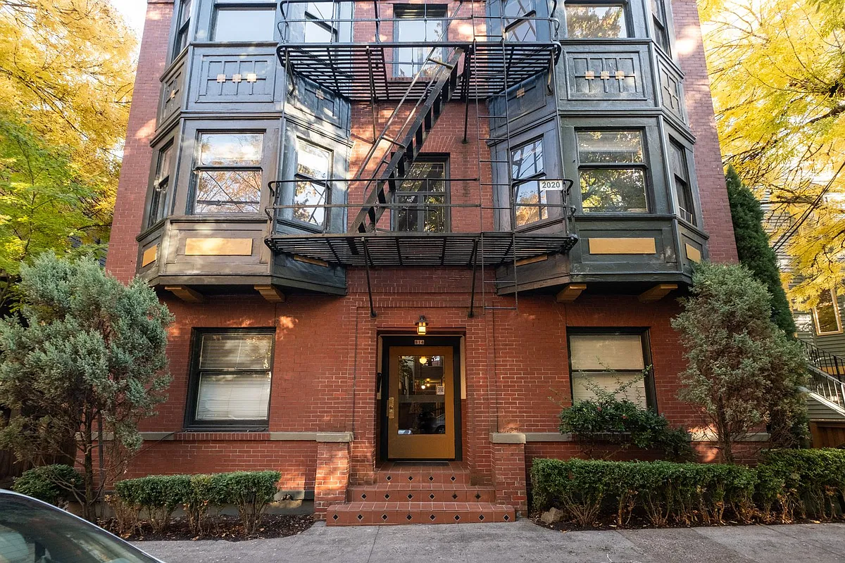 Building Photo - 814 NW 22nd Ave