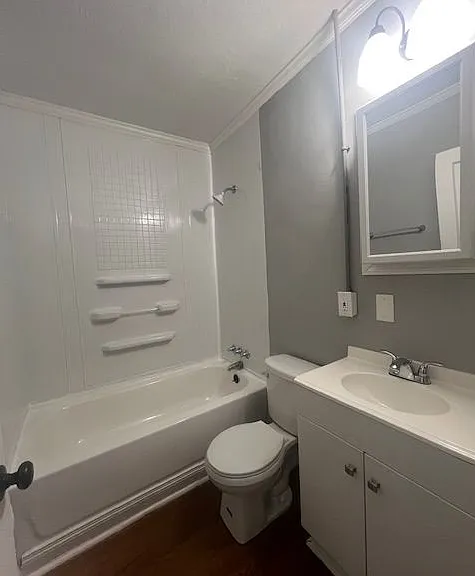 208 Crestfield Rd — Photo 2