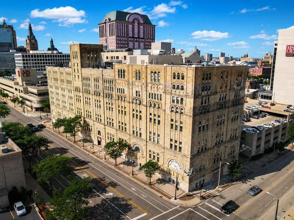270 E Highland AVENUE #916, Milwaukee, WI 53202