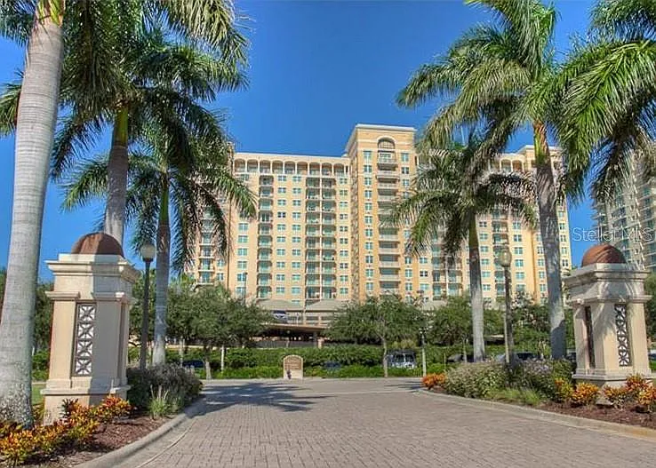 2 bed, 2.0 bath, 1360 sqft, $5,000 — Photo 2