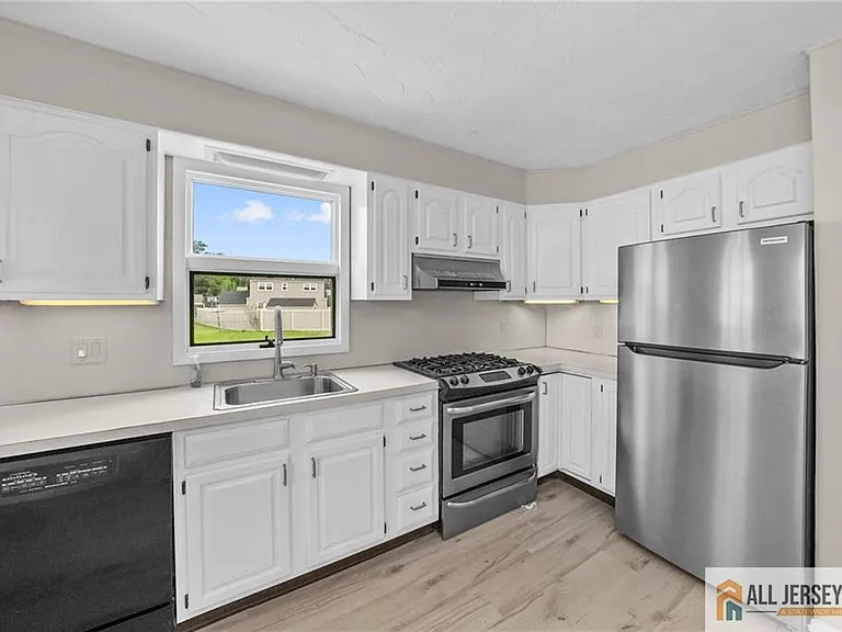 16 Tappan Ave — Photo 11