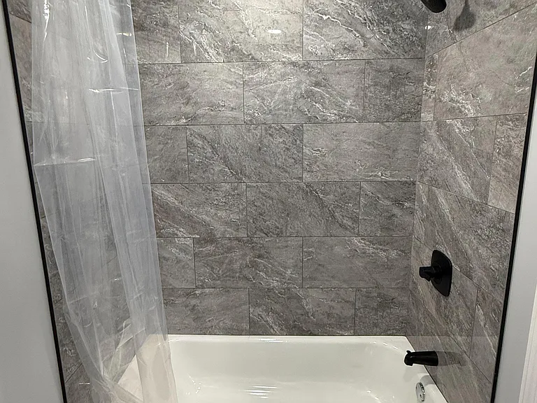 Quartz and Marble tiling with Tub/Shower