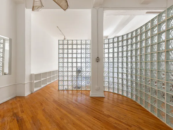 161 West 15th Street image 10 of 13