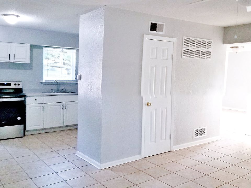 Livngroom and Kitchen area