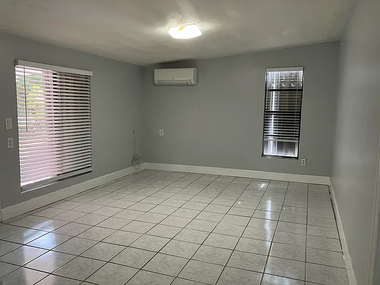 350 E Sandy Cir — Photo 4