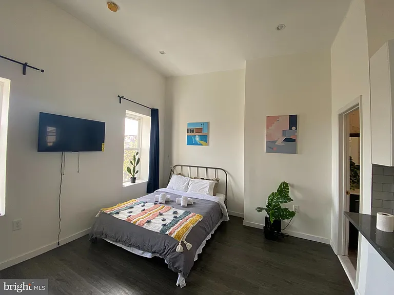 1725 Bainbridge St #3F — Photo 3