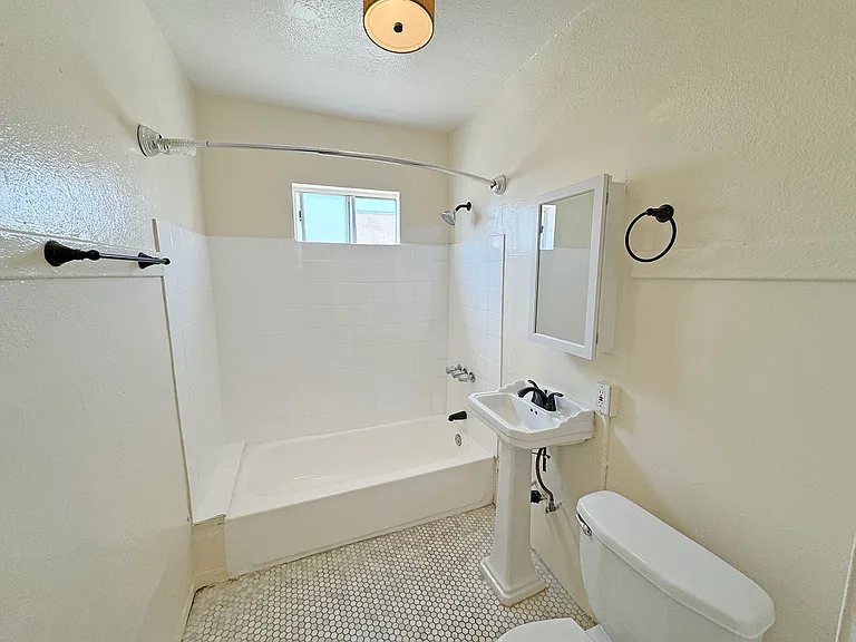 575 Walnut Ave #7 — Photo 11