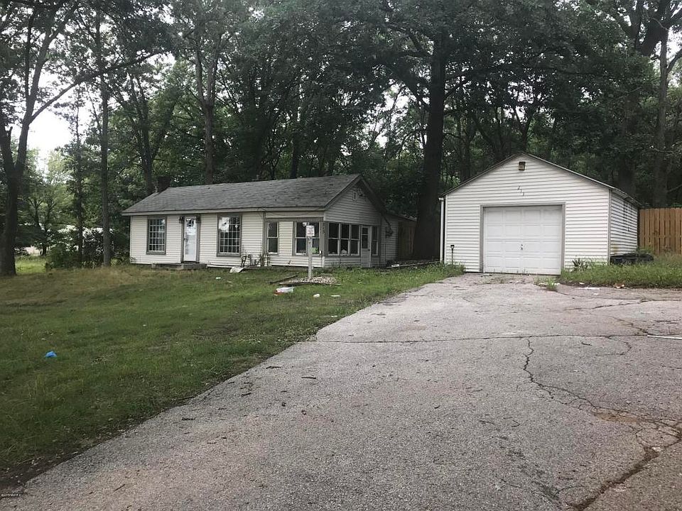1st image of 213 E Lakewood Blvd