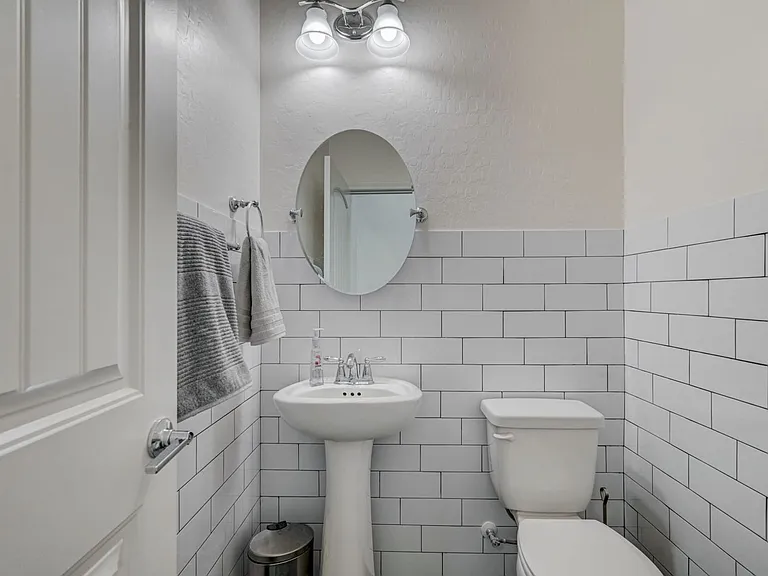 933 Everest Peak Ave — Photo 21