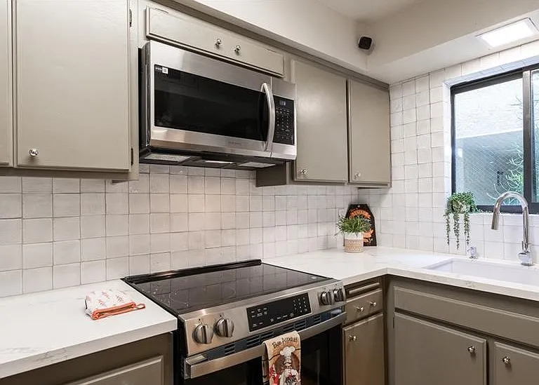 1900 Vine St #214 — Photo 12