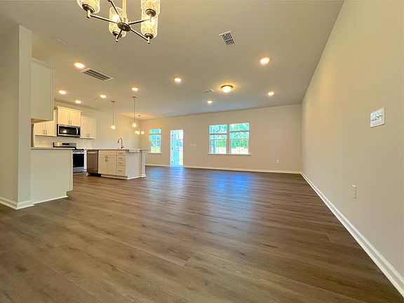 4th image of 728 Denburn Pl