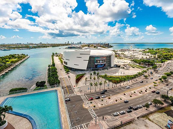 3rd image of 888 Biscayne Blvd APT 2002