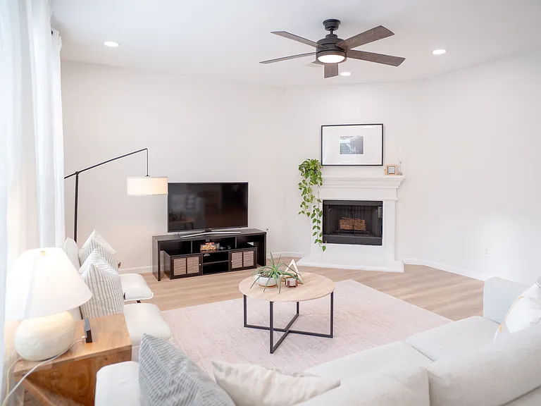 20553 Farm Pond Ln — Photo 3