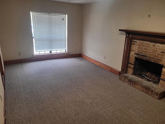 2nd image of 2907 W Park Dr