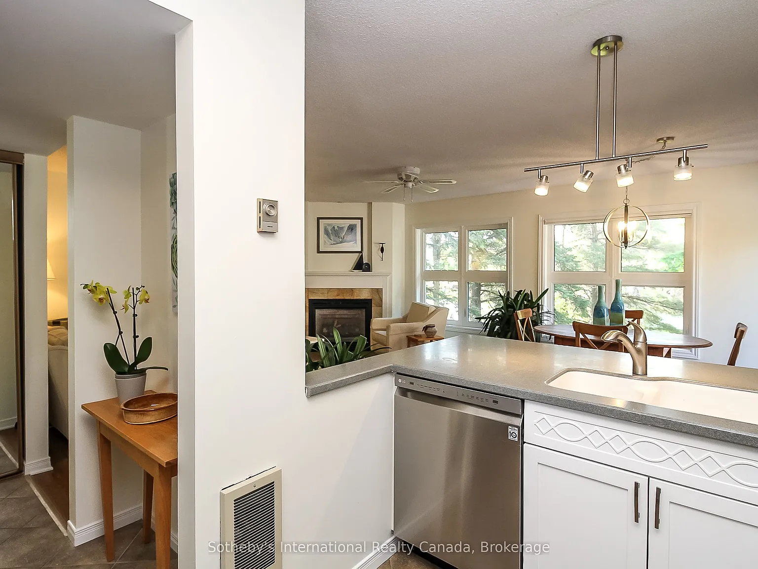 2 bed, $3,200 — Photo 4