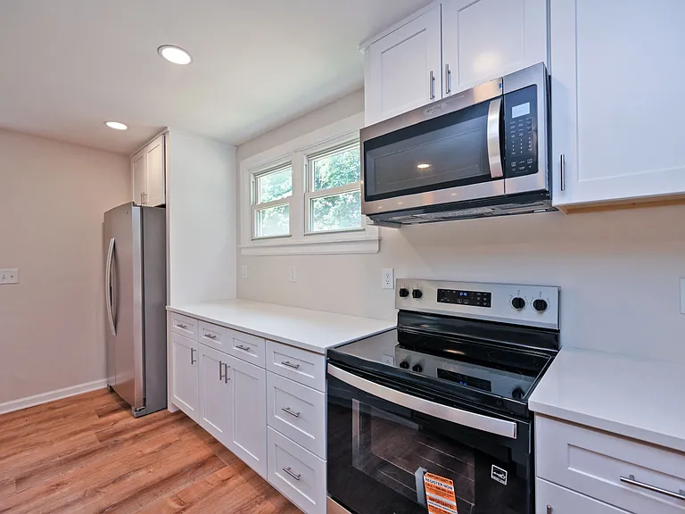 8320 Monroe Ave — Photo 12