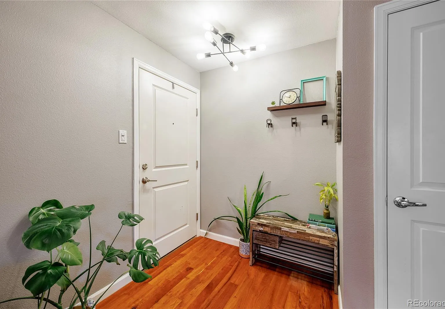 Roquefort Condominiums — Photo 2