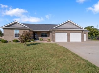 1604 E Bell Ford Dr, Seymour, IN 47274