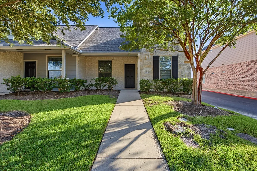5 bed, 4.5 bath, 2508 sqft, $2,200 — Photo 1