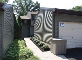 40 Berkshire Ct, Red Bank, NJ 07701