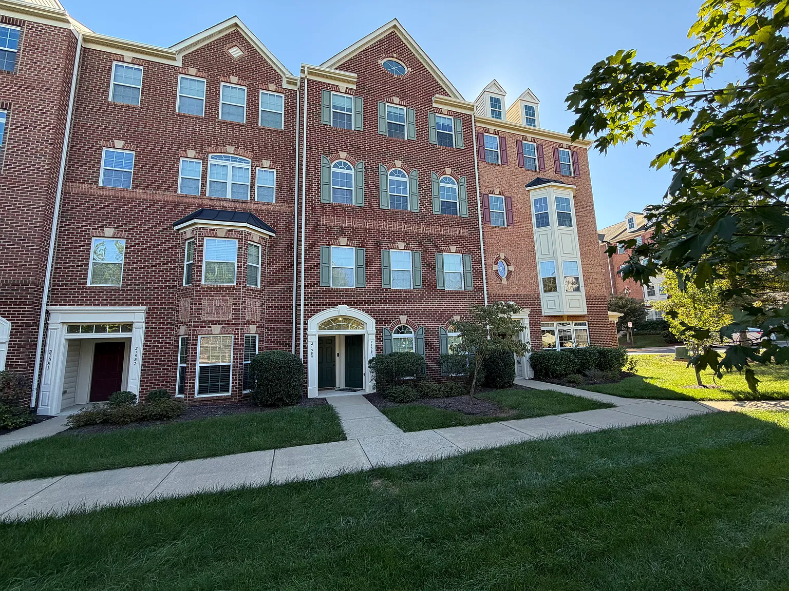 3 bed, 2552 sqft, $3,000 — Photo 1