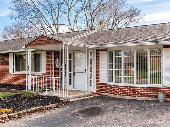 3rd image of 706 Cherry Blossom Dr