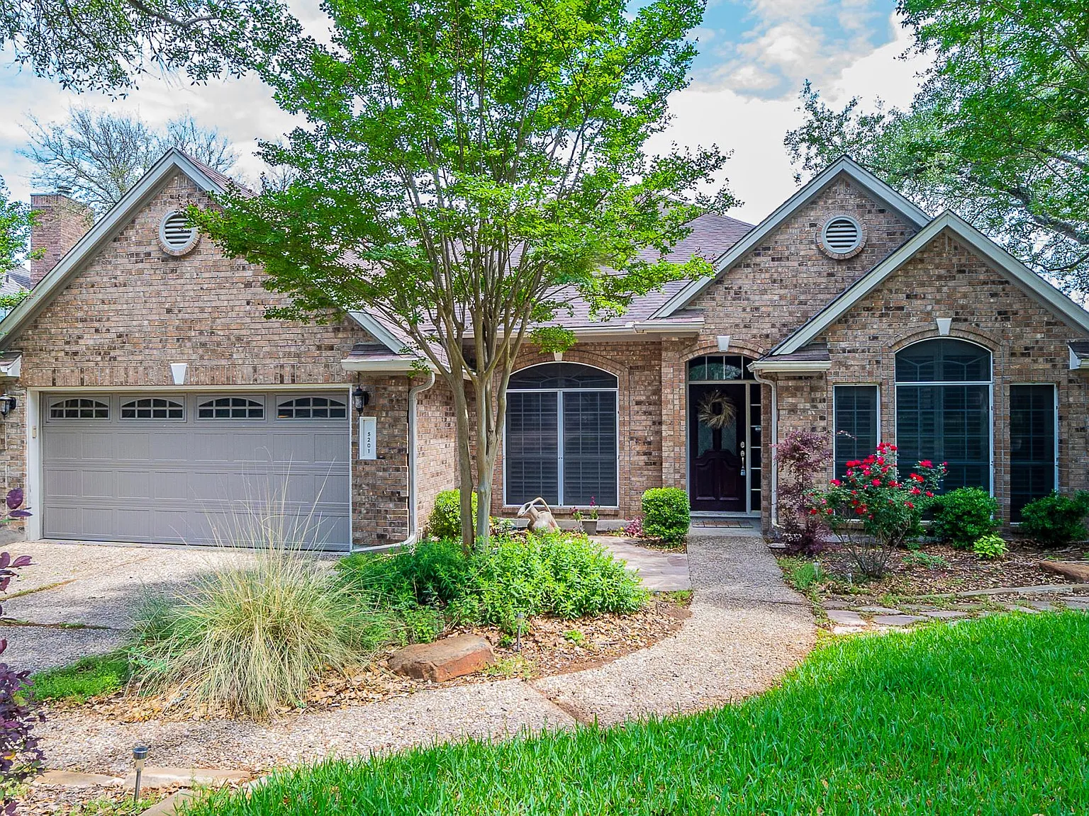 4 bed, 3010 sqft, $5,500 — Photo 1