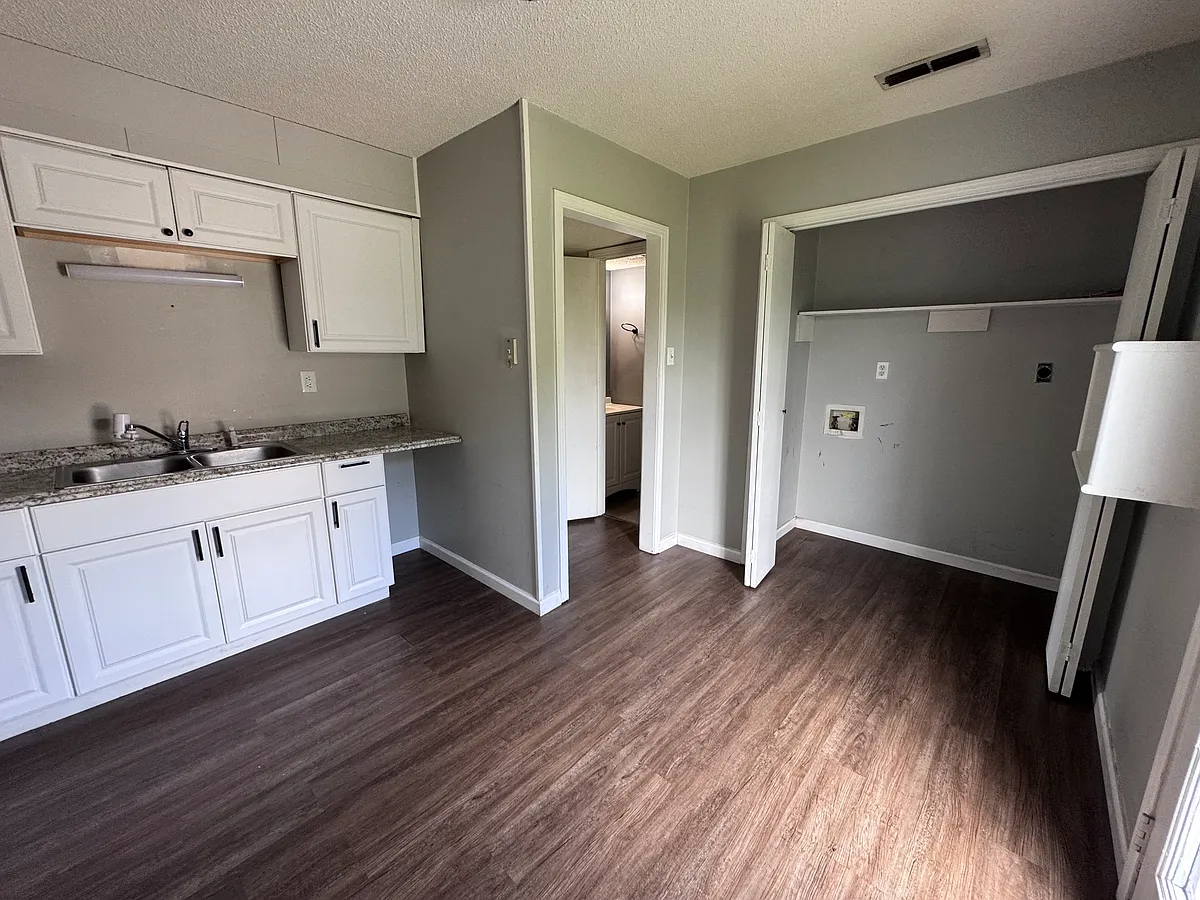 Building Photo - 123 Stephanie Dr #H