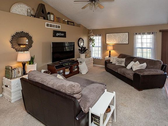 5th image of 6218 NW 49th St