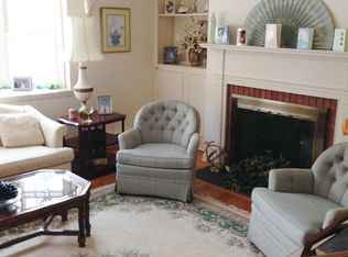 12 Douglas Dr, Brookfield, CT 06804