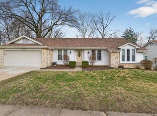 640 Oak Path Dr, Ballwin, MO 63011