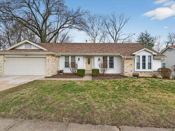 640 Oak Path Dr, Ballwin, MO 63011